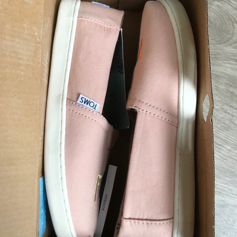 Toms - Picture 4 of 4